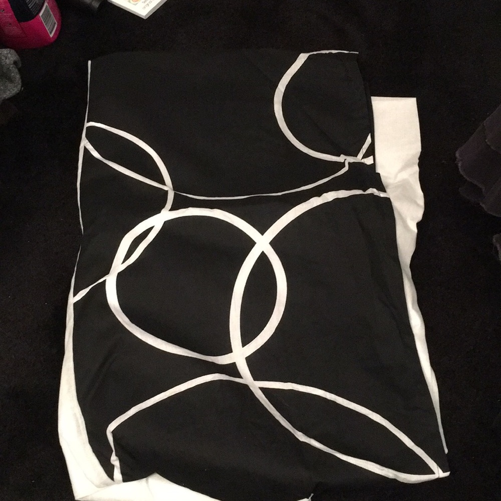 Queen bed skirt
